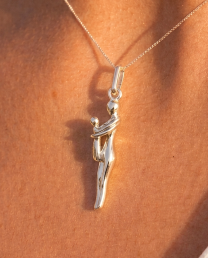 COLLAR ABRAZO ETERNO DE MAMÁ EN PLATA