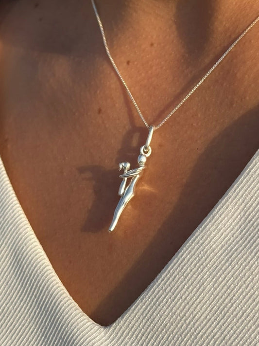 COLLAR ABRAZO ETERNO DE MAMÁ EN PLATA